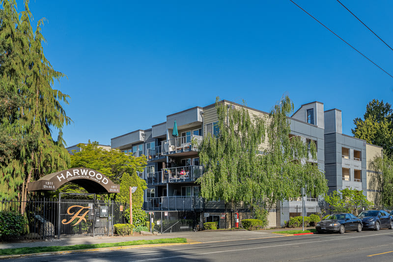 1311 12th Ave S