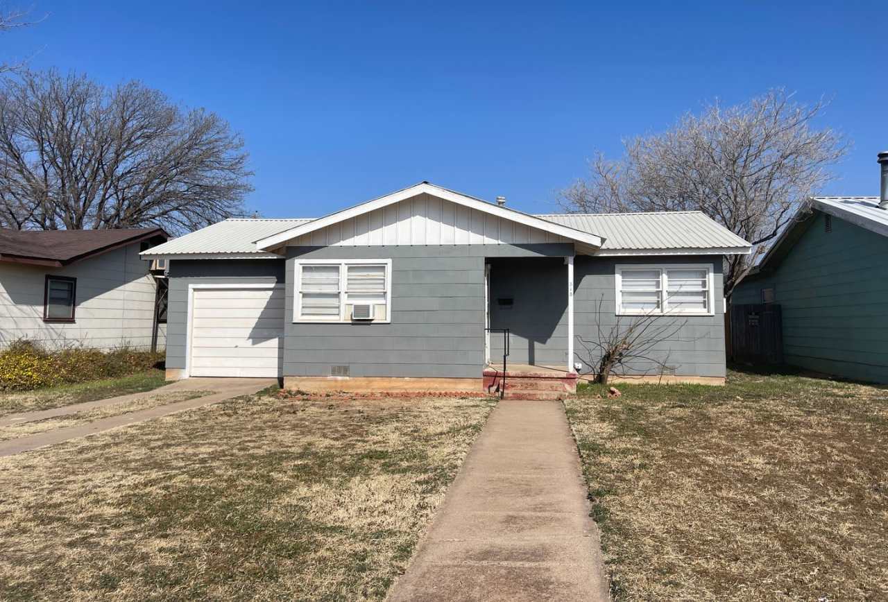 2 Bed 1 Bath House with Garage