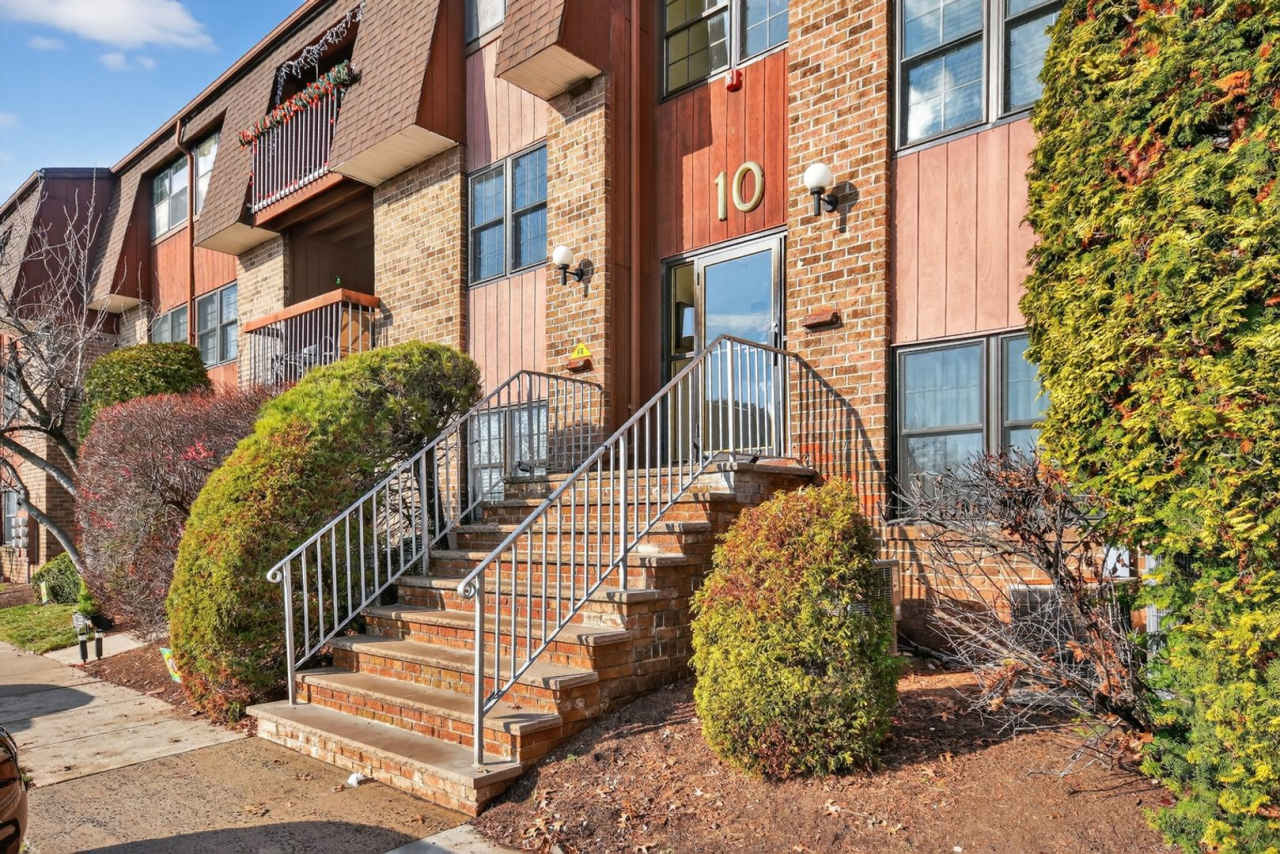 2 bed 2 bath condo in Woodbridge NJ, Commute Friendly