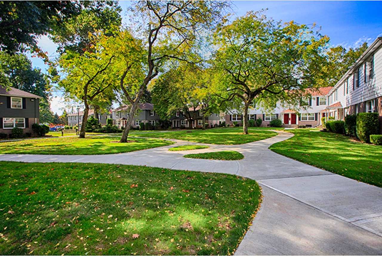 Mid Century Retro Townhome in Beautiful Cedar Hills!