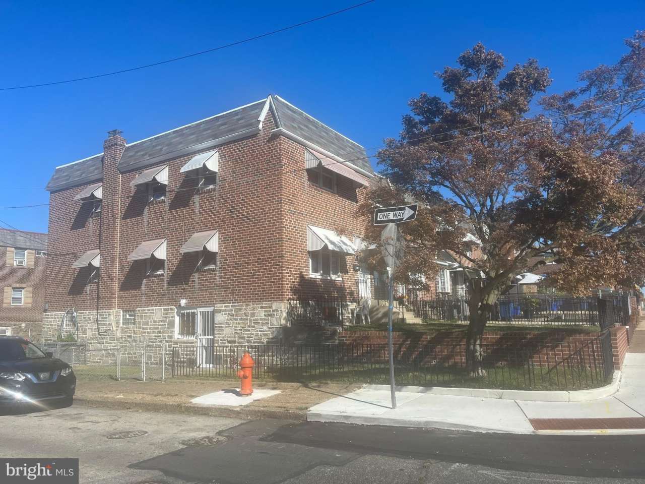 1113 E HUNTING PARK Avenue unit: Ground Floor Studio