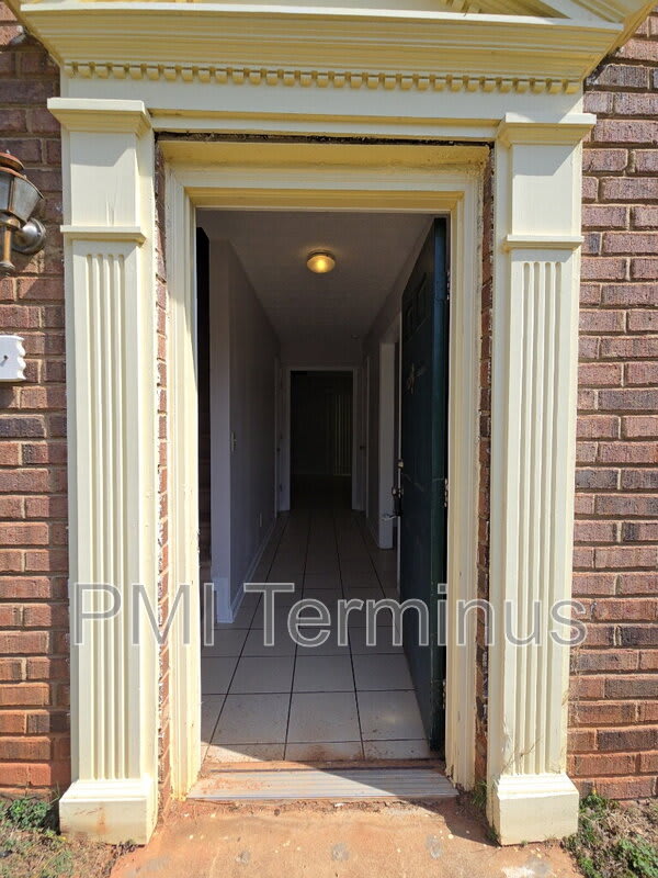 5227 Ridge Forest Dr