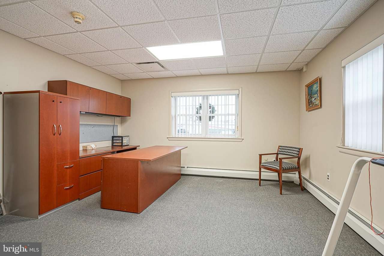 100 W NARBERTH Terrace unit: 3