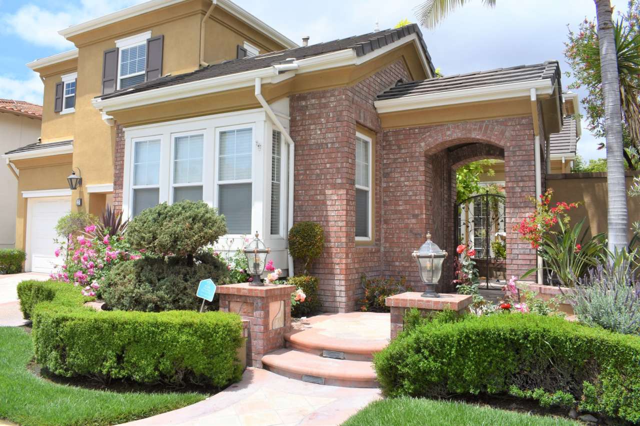 Beautiful 5 bedroom, 5 bath home in Desirable North Park Irvine