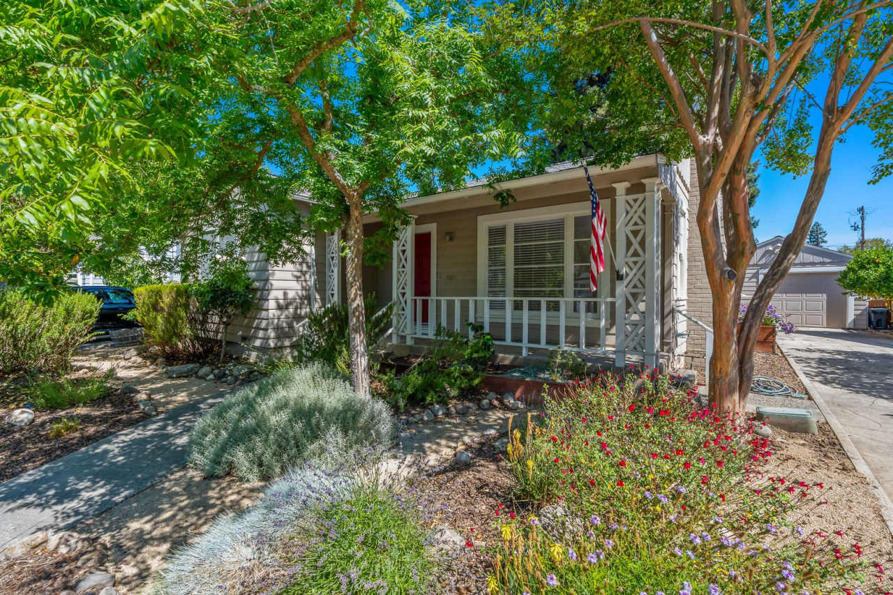 Downtown Napa 3 bed 2 bath single level home