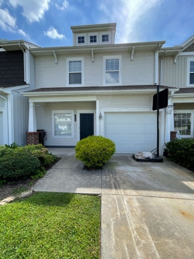 Knoxville 37932 - Hardin Valley Schools - Updated 3 bedroom, 2.5 bath - Contact Debra Johnson (865) 591-8281