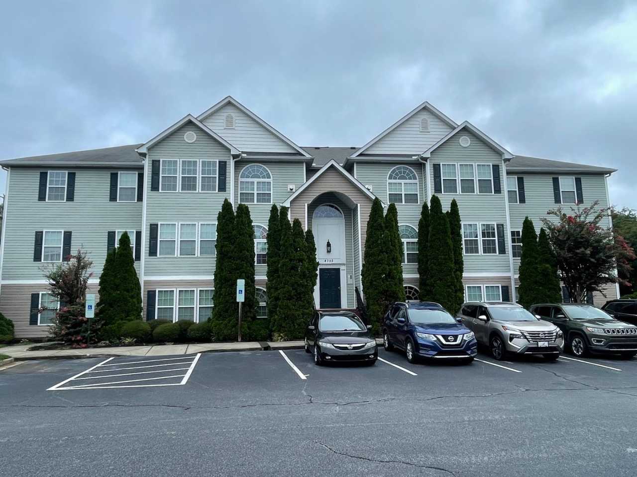 2 BED, 2 BATH CONDO LOCATED IN GREENSBORO!