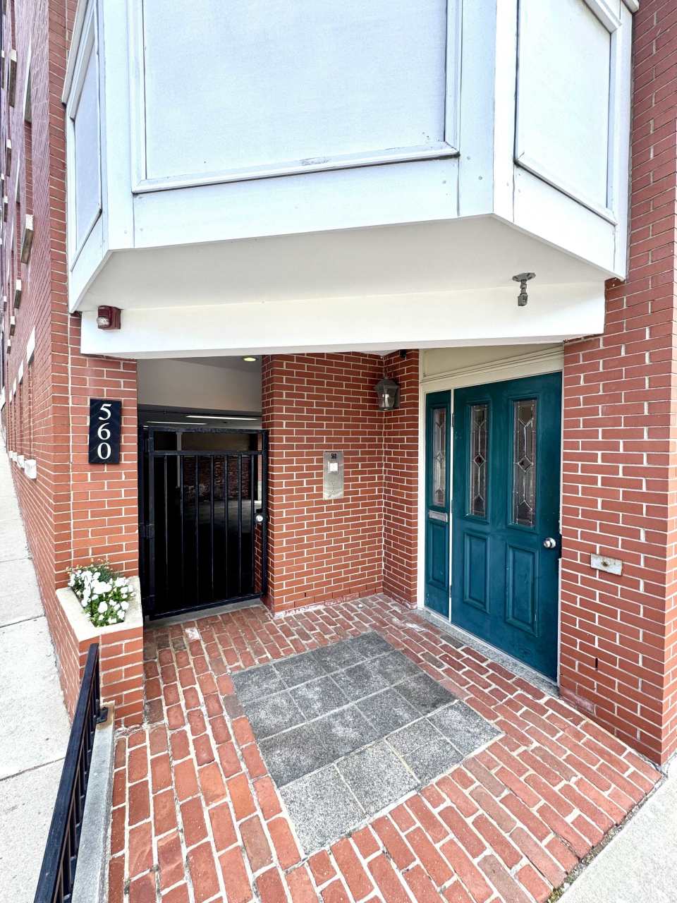 560 Commercial Street