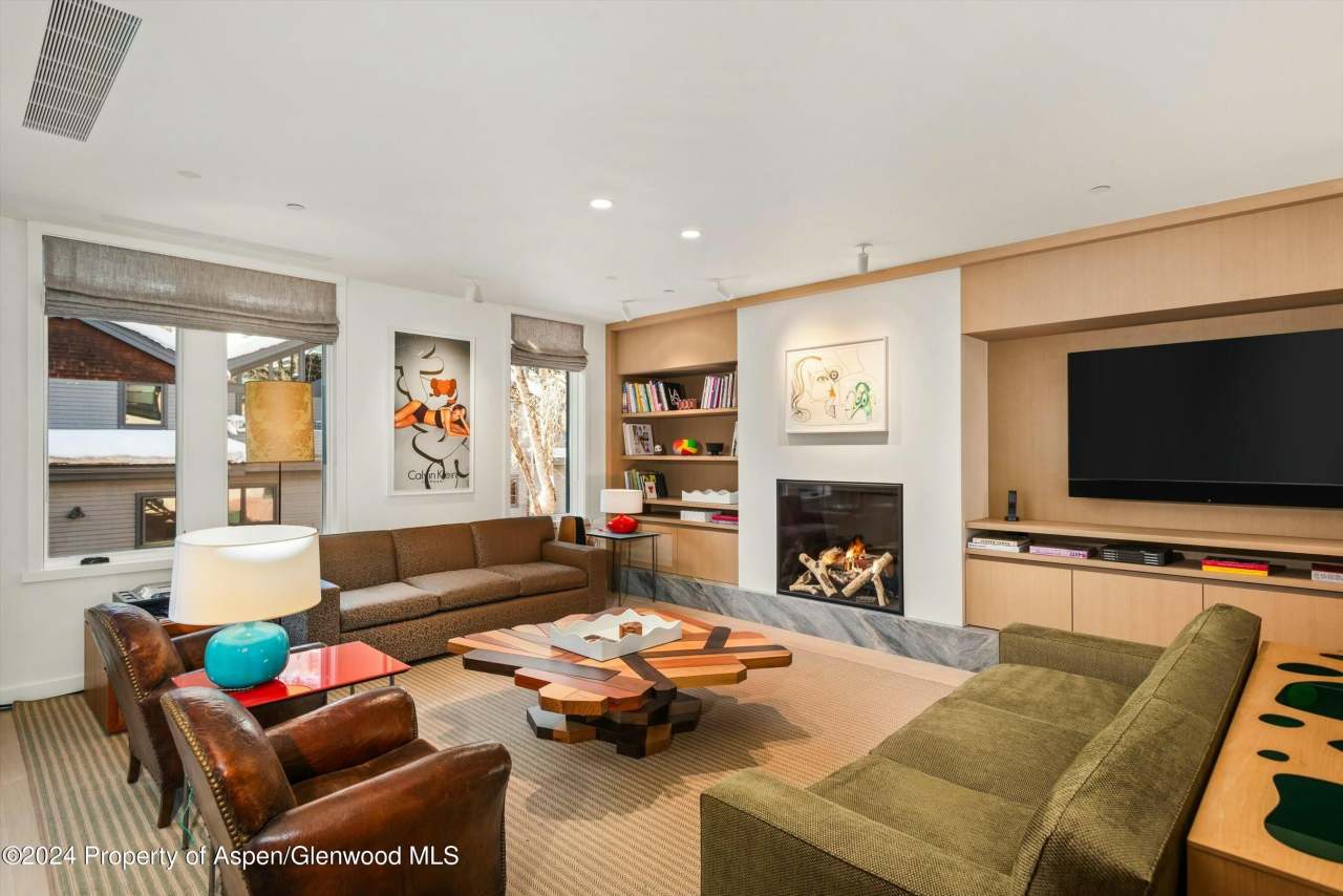 233 E Cooper Avenue unit: 207