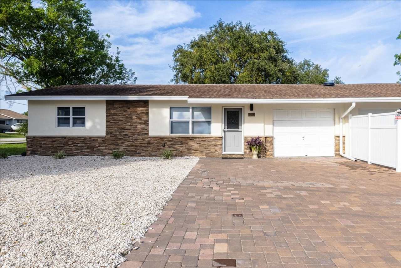 ANNUAL RENTAL - 3 Bed, 2 Bath Fully Furnished Home