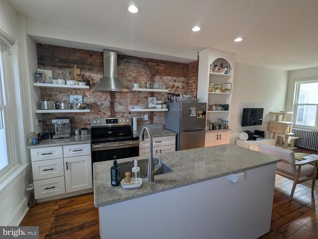 2728 W GIRARD AVENUE