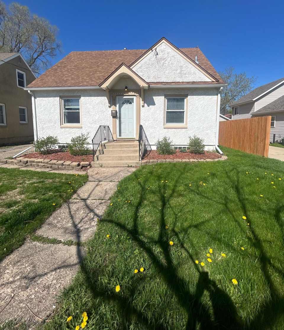 911 12th Avenue Northeast