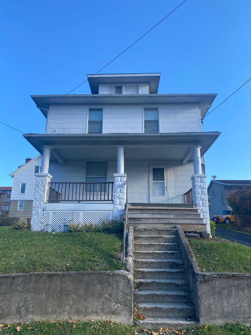 Downtown - 3 Bedroom House - Available June 4th, 2026
