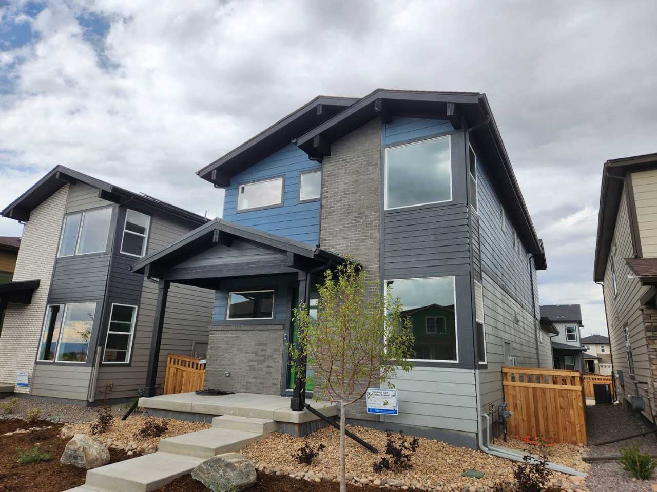 Newer single family home in Painted Prairie.