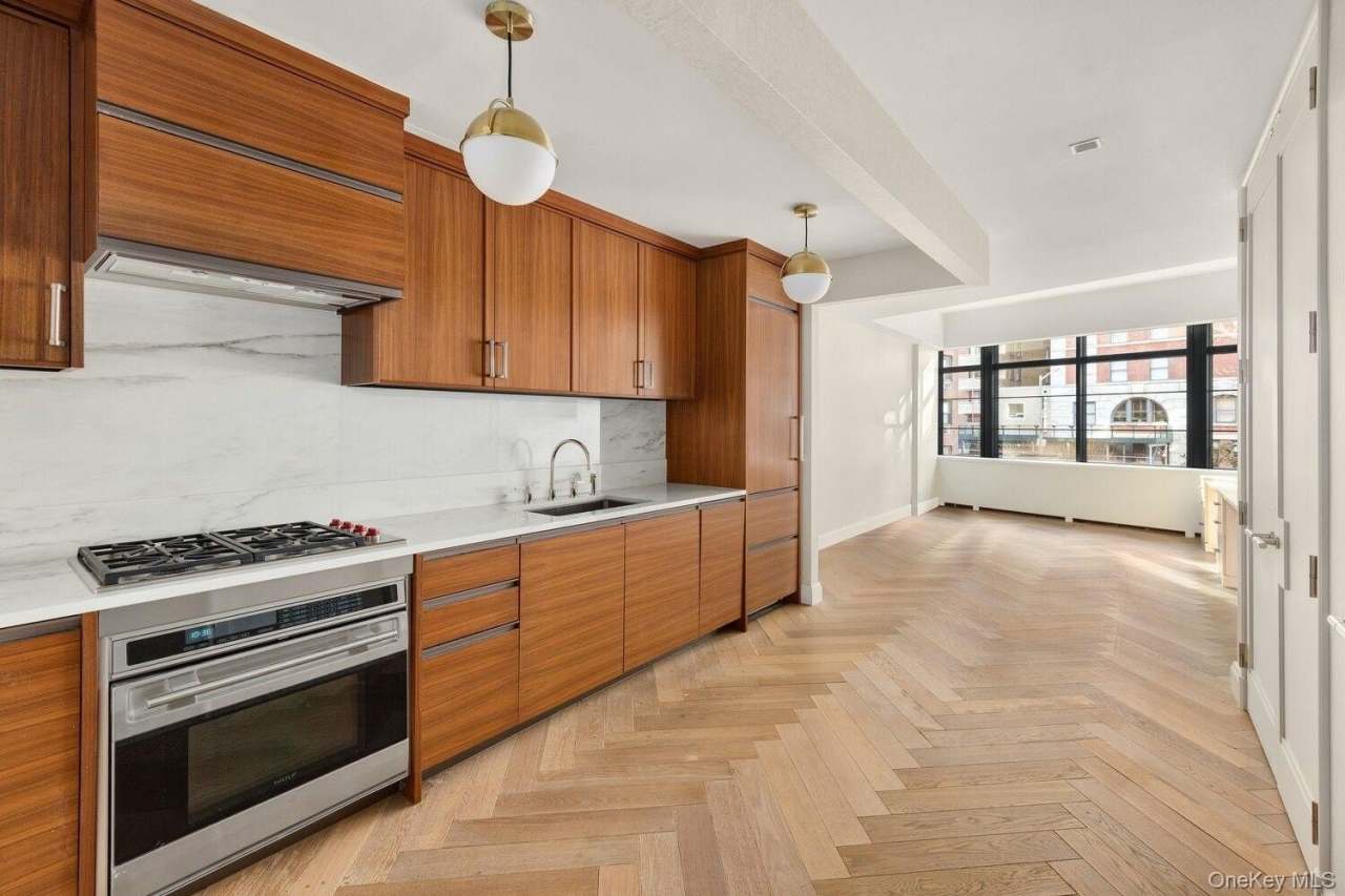 150 CHARLES Street unit: 2Es