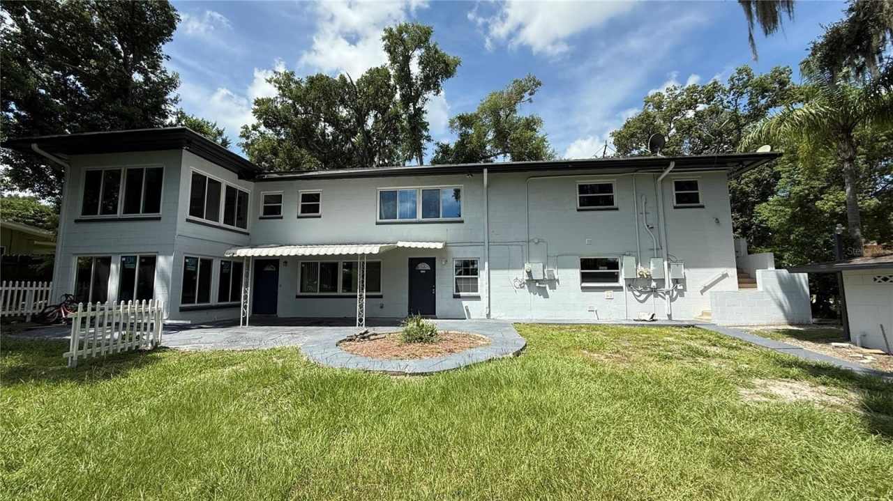 1148 W Lakeview Circle