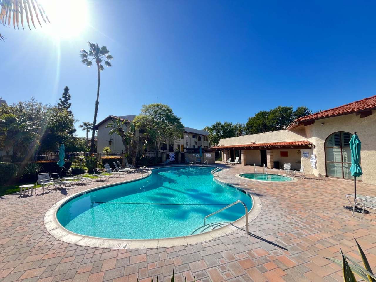 Beautiful and Spacious 2 Bed 2.5 Bath Townhome in Orange