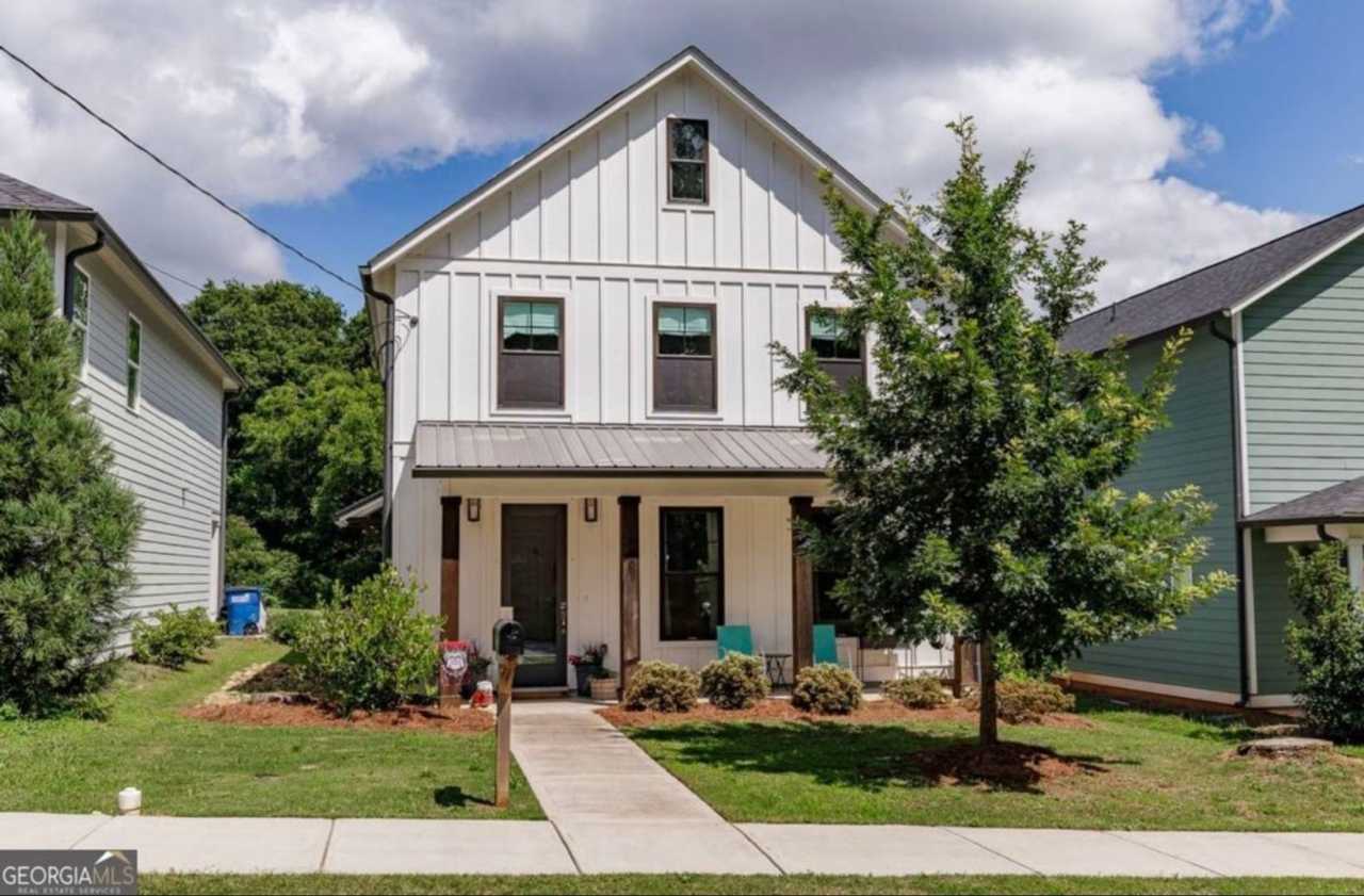 Modern Three Bedroom North Athens- Rent Promotion!