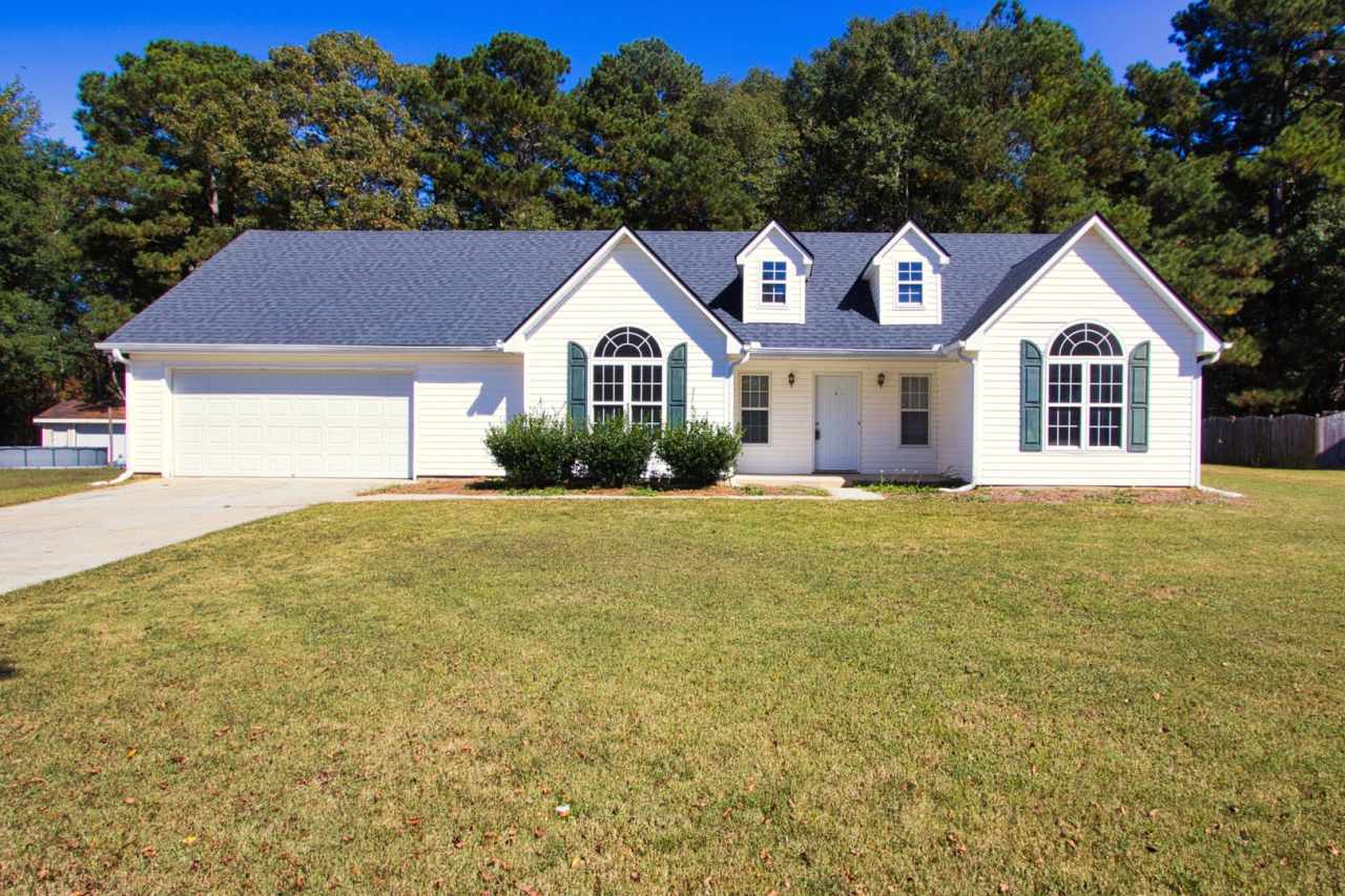 Available Now! - Charming Ranch in Sought-After Loganville School District!