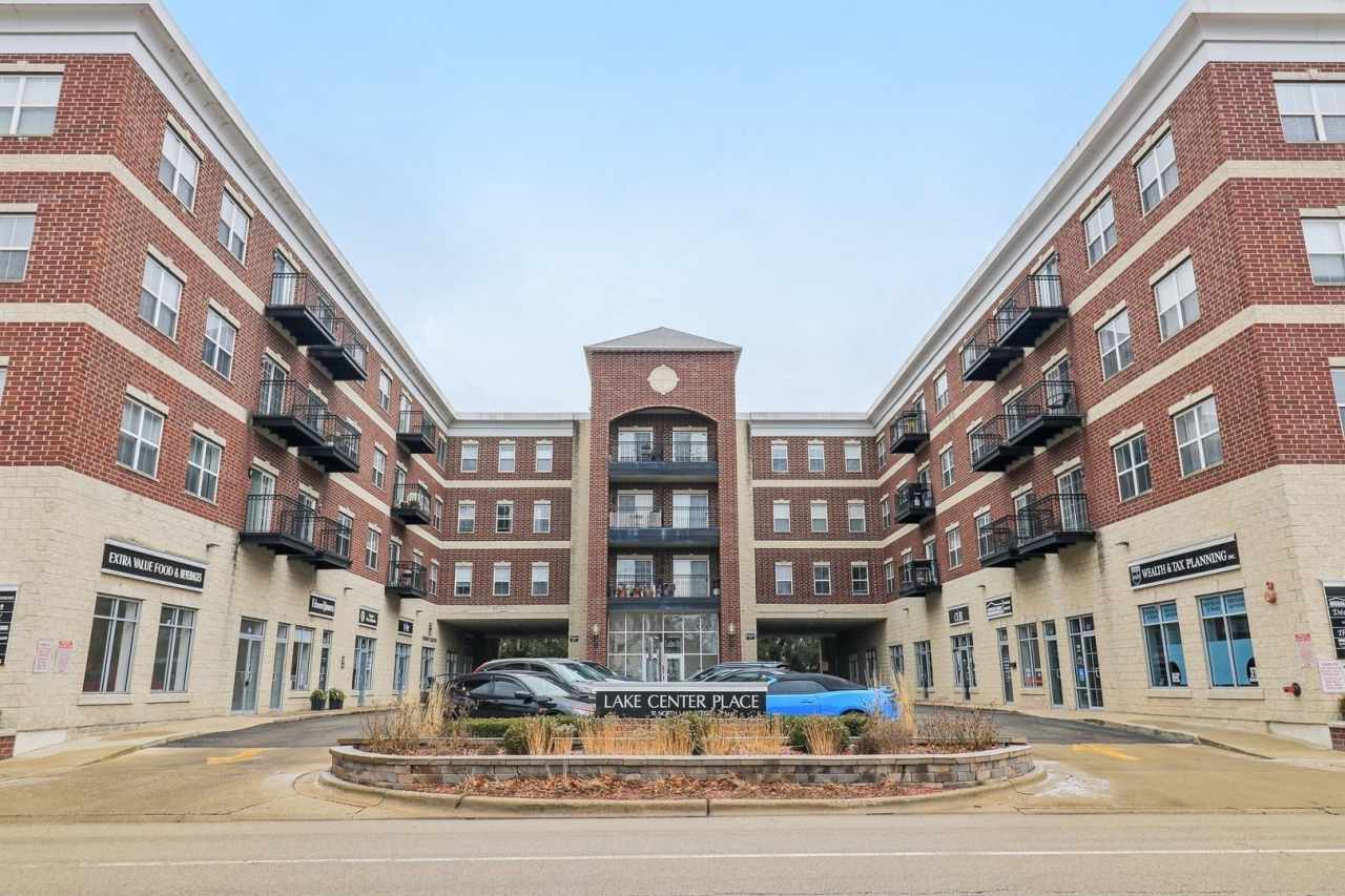 10 N Lake Street