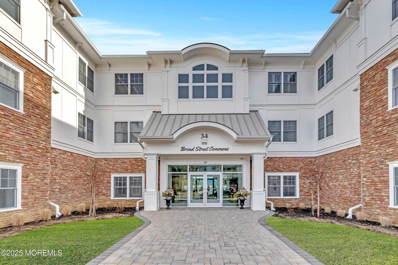 34 Broad Street unit: 206