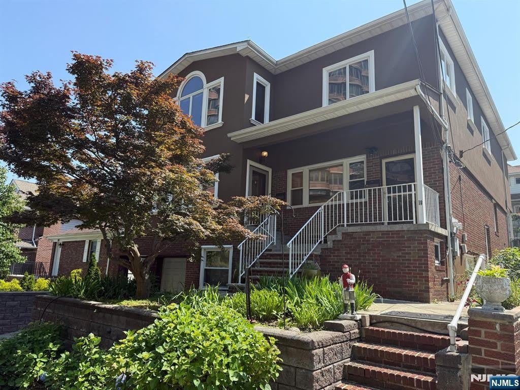 18 Lafayette Avenue