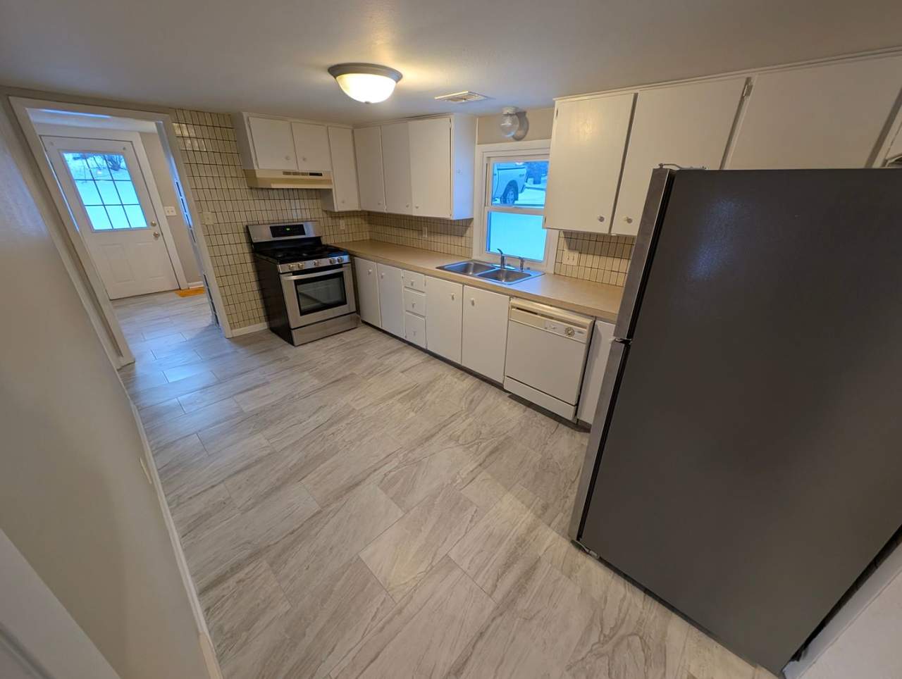 3 Bedroom, 1 Bathroom less than 10 minutes from downtown!