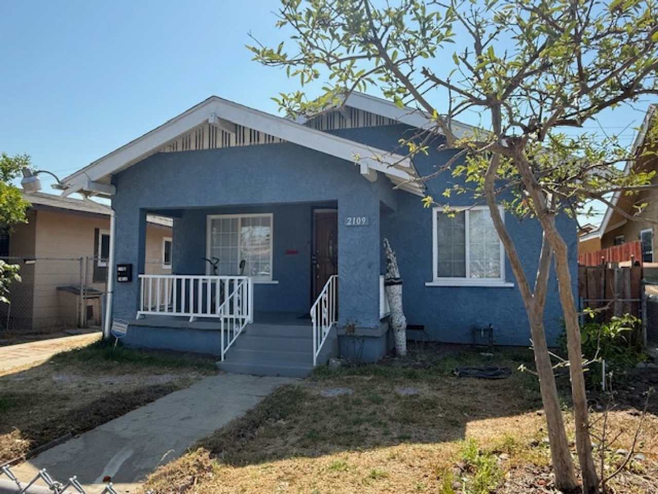 3 bedroom 2 bath house in Long Beach