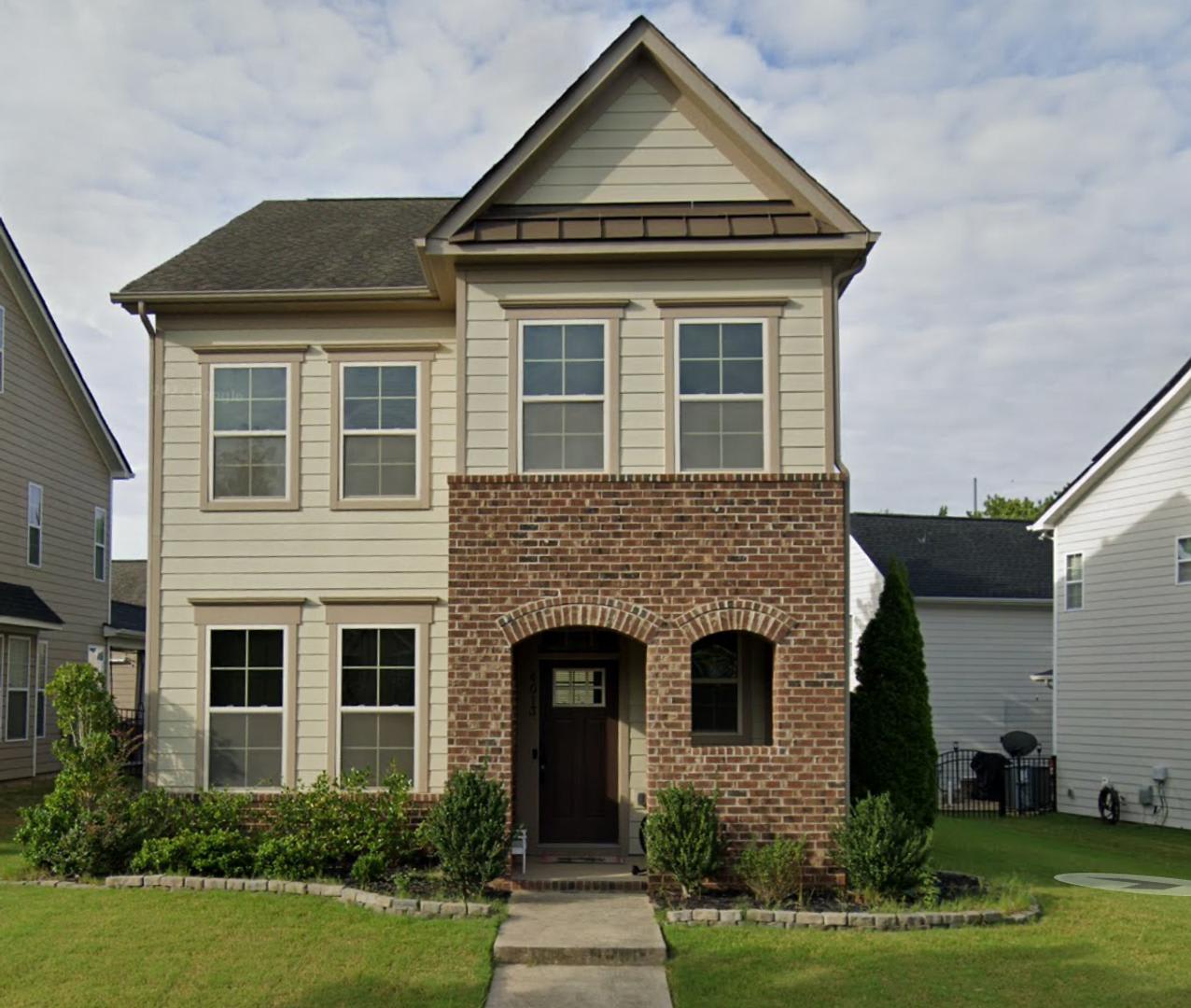 Room in 3 Bedroom Home at Willow Green Pl