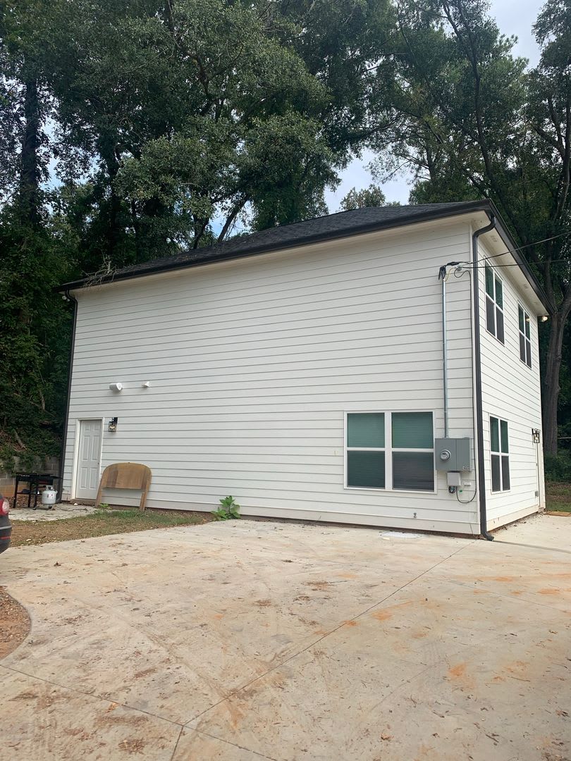 Four Bedroom Near Downtown Available for Pre-Lease!