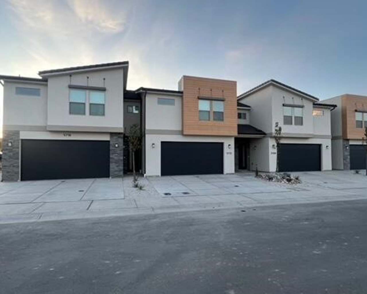 Like New South Desert Townhome!