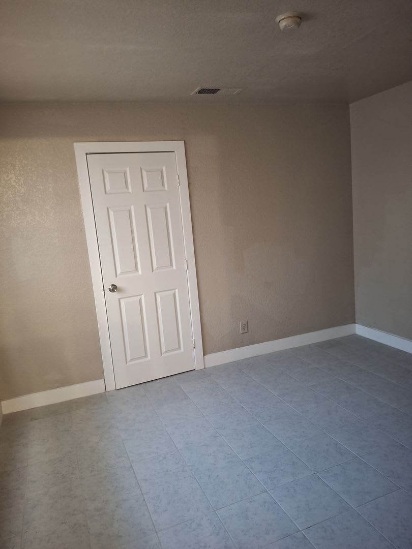 NEWLY RENOVATED 1BD 1BTH!! ALL UTILITIES INCLUDED! APPLY NOW!!