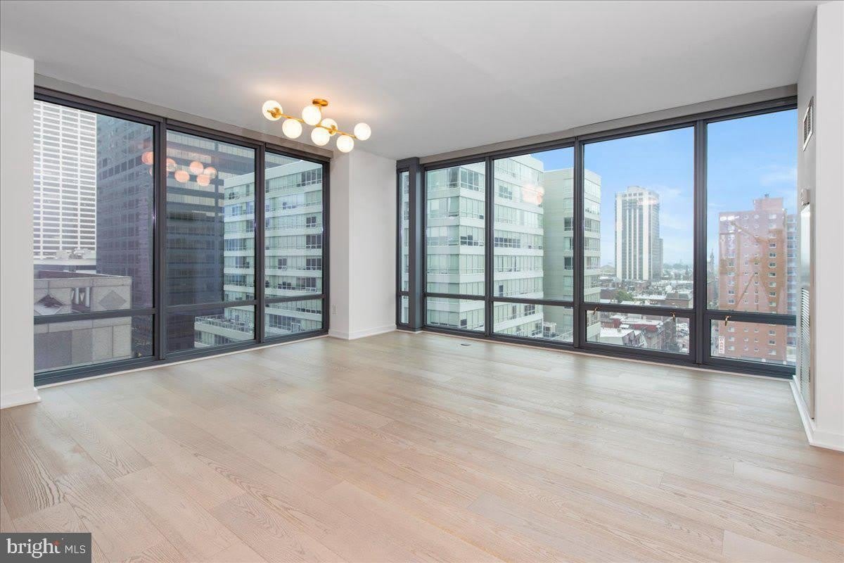 2101-00 MARKET Street unit: 2206