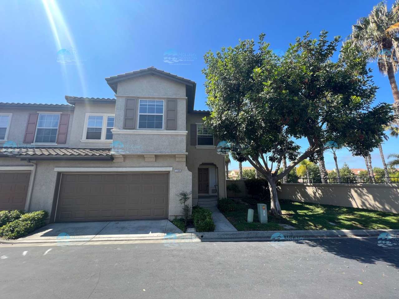 End unit 4 Bedroom House Available Now in Poinsettia Heights