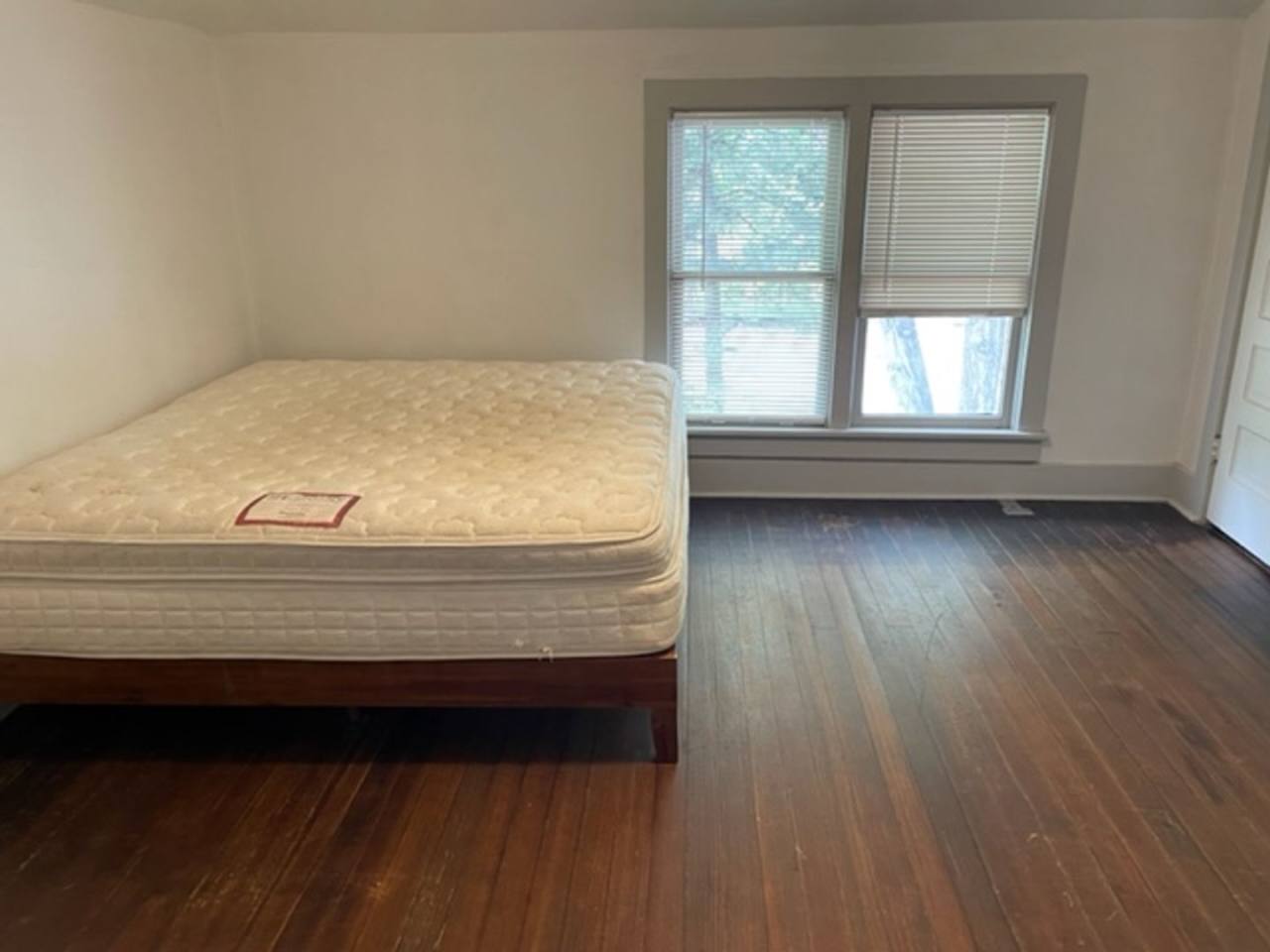 Downtown 3bd/1ba Duplex