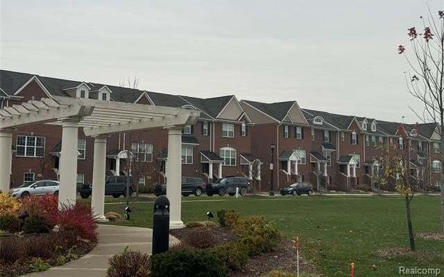 47757 Hillcrest Drive