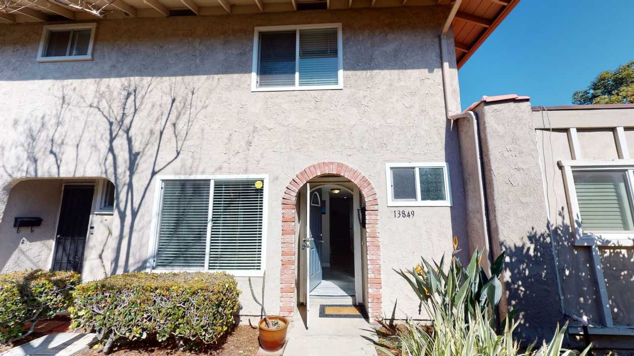 2 Large Bedroom Home Centrally Located in Garden Grove