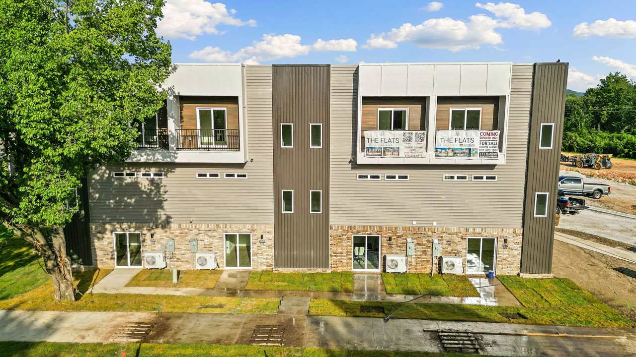 Now Leasing 2026-2027 School Year!