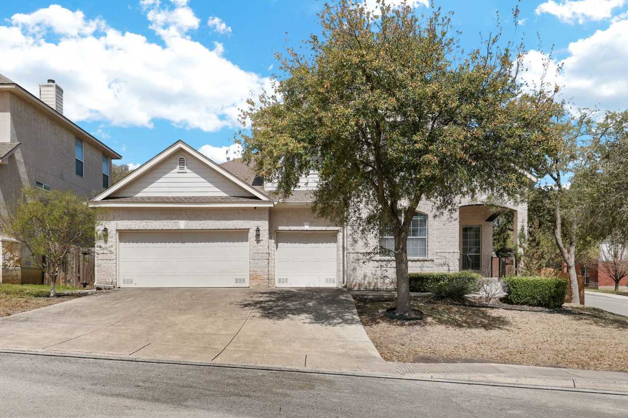***APPLICATION CURRENTLY UNDER REVIEW***MOVE-IN SPECIAL: ONE WEEK FREE***Spacious  Stylish Living in a Premier Gated Community