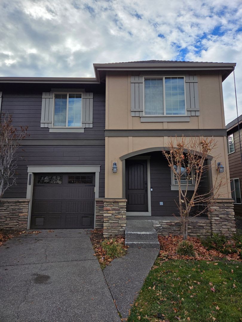 2 story townhome close to trails!