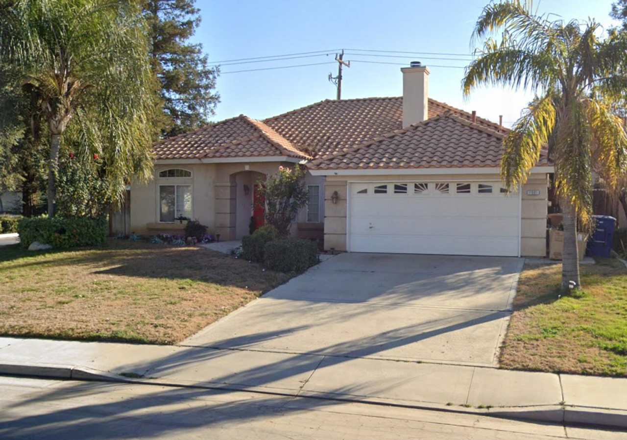 Make yourself at home in this delightful Bakersfield Single-family home, with 3 bedrooms + studio and 2 bathrooms