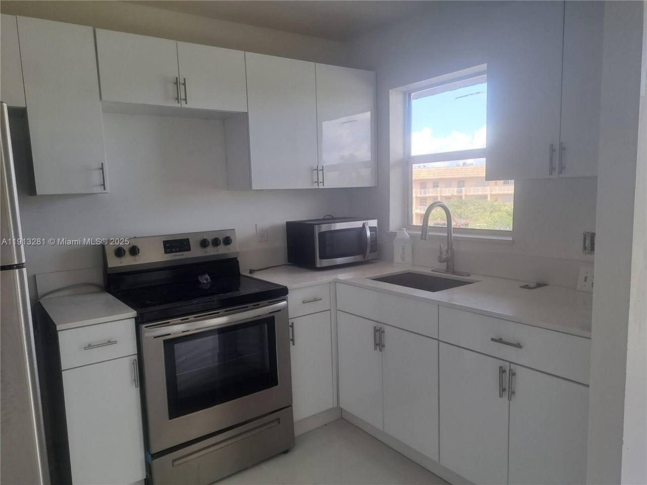 8225 Sunrise Lakes Blvd