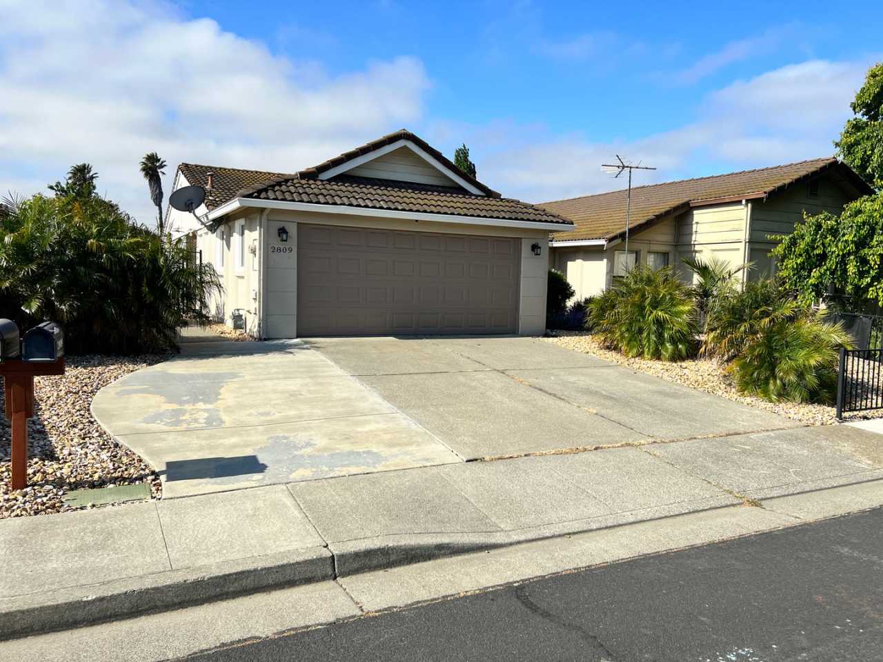 Beautiful 2 bedroom close to TAFB, Schools and Shopping