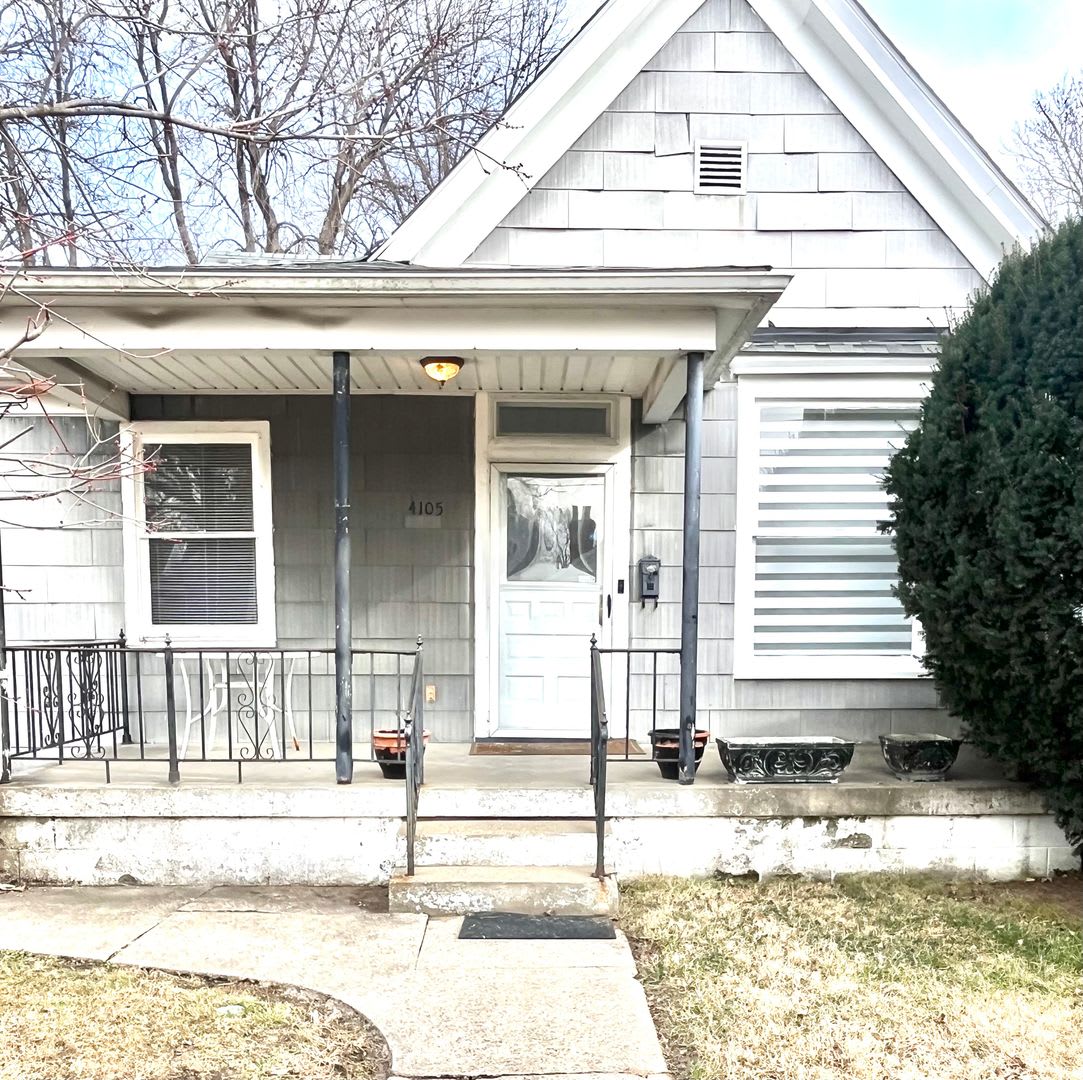 2 Bedroom. 1 bath near Beechmont Area