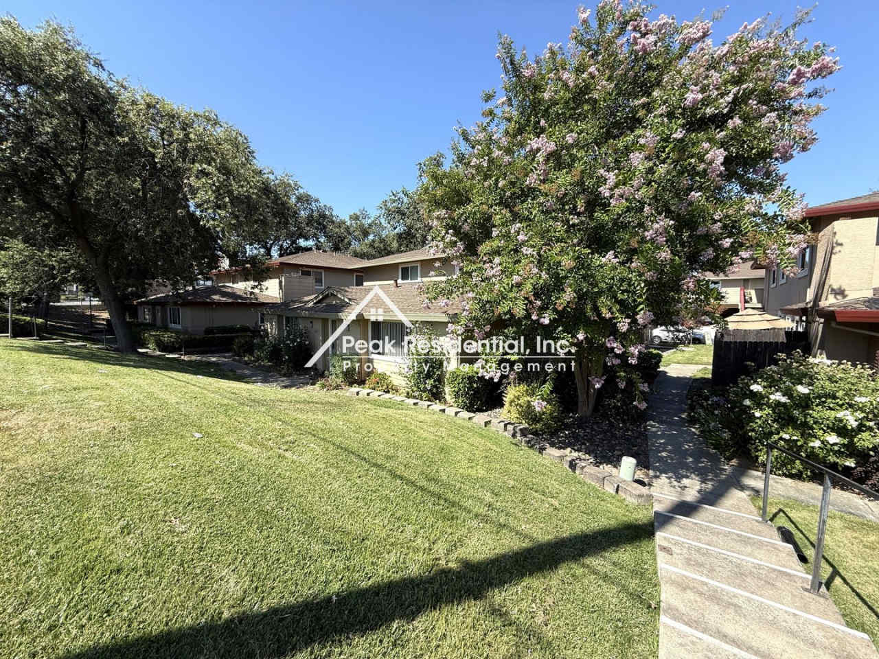 Spacious Carmichael 3bd/1.5ba Condo near Manzanita  Madison Avenue