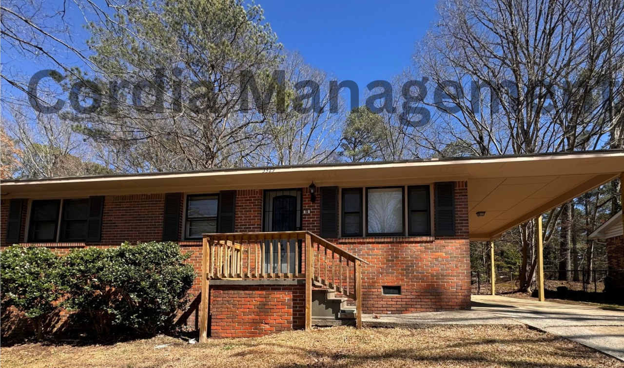 Feel Presidential in this Comfortable Home On Eisenhower Circle.