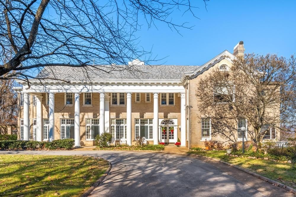 31 Minnekahda Place