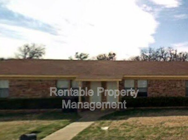 927 Meadowlark Circle