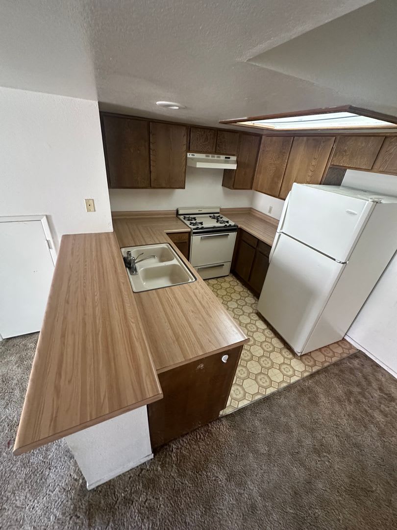 CUTE 2ND FLOOR 1 BEDROOM CONDO W/ LOFT