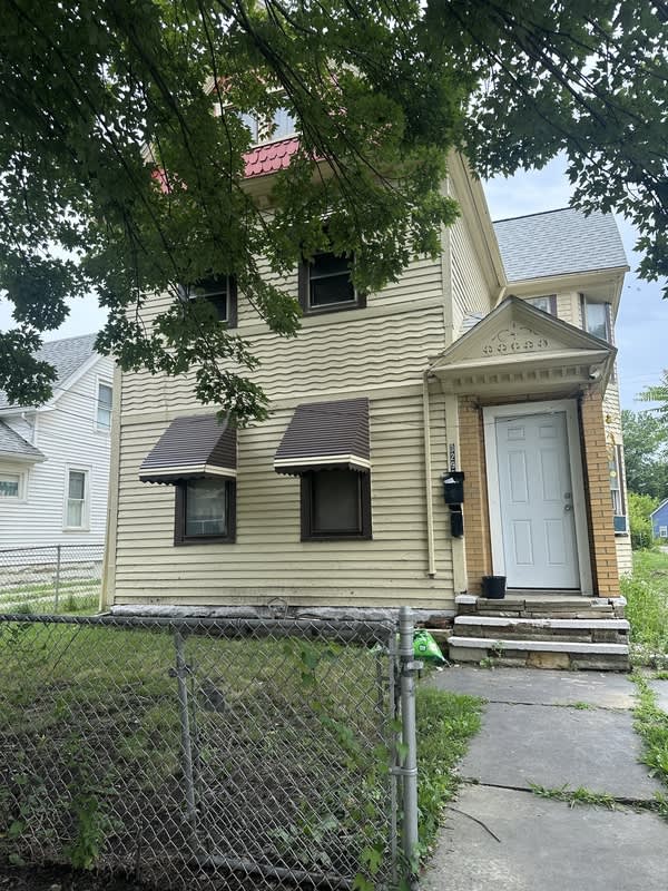 3295 West 54th Street - Upstairs